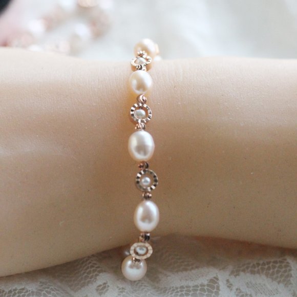 Genuine Cultured Pinkish Freshwater Pearl Bracelet with Lobster clasp - Picture 3 of 3